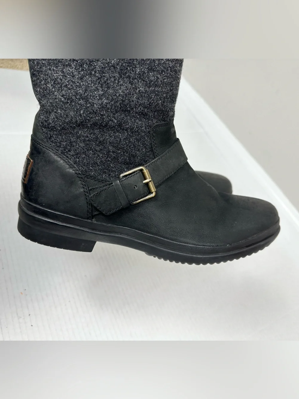 UGG Women's Robbie Mid-Calf Boots Size US 8.5